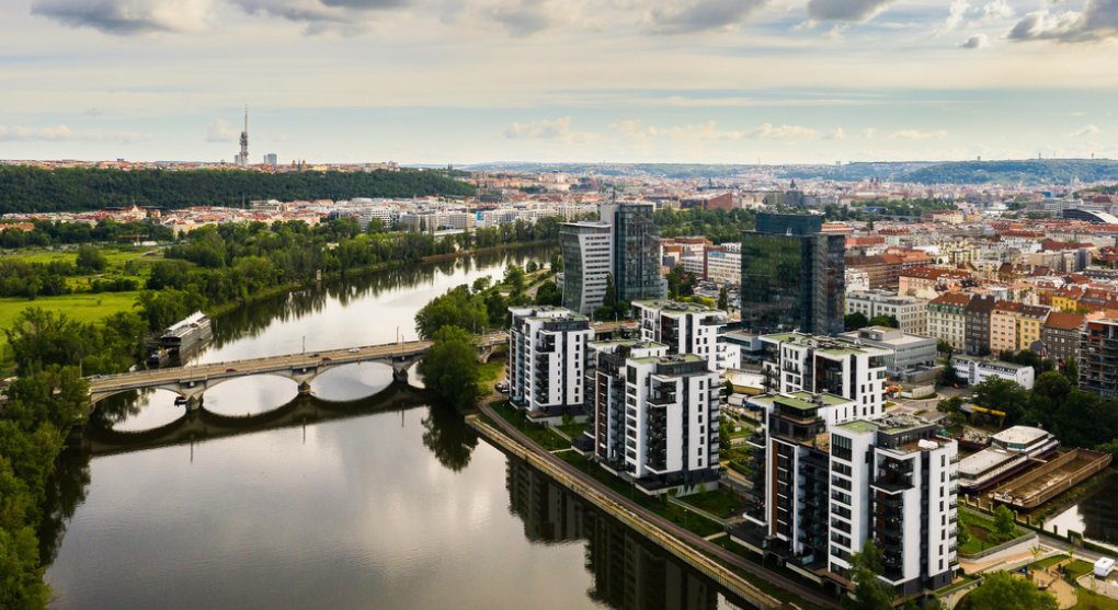 Praze chybí 85 tisíc bytů. Ceny ale nejsou přepálené, dál porostou, říkají developeři
