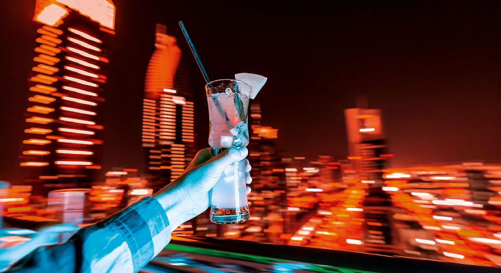Dubaj nadbíhá opilcům