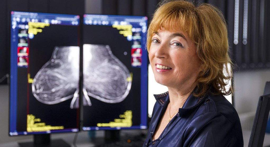V diagnostice rakoviny se na umělou inteligenci ještě spoléhat nedá, říká expertka na mamografii Regina Šírová