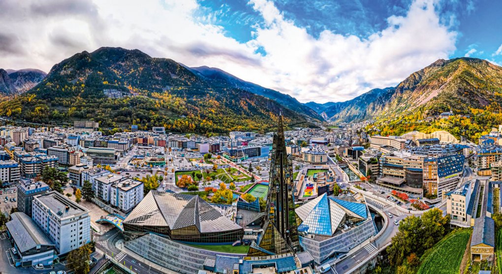 Andorra, pyrenejský daňový ráj se dvěma spoluknížaty