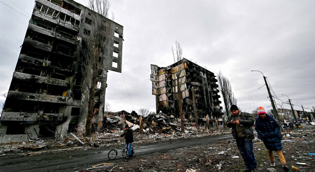 Válečný účet za stovky miliard. Kdo zaplatí obnovu zničené Ukrajiny?