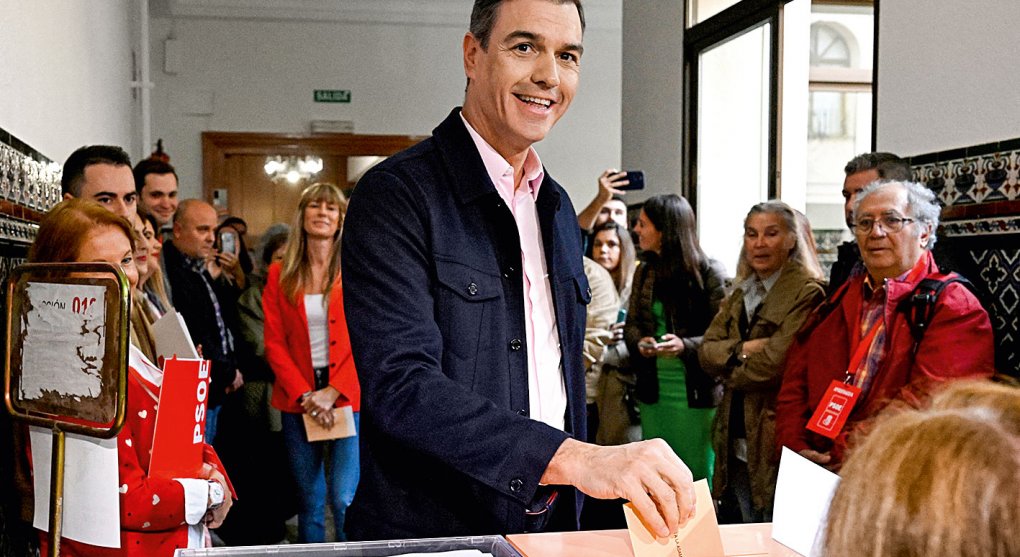 Socialista Sánchez vzývá zázrak a Španělé půjdou volit o půl roku dřív
