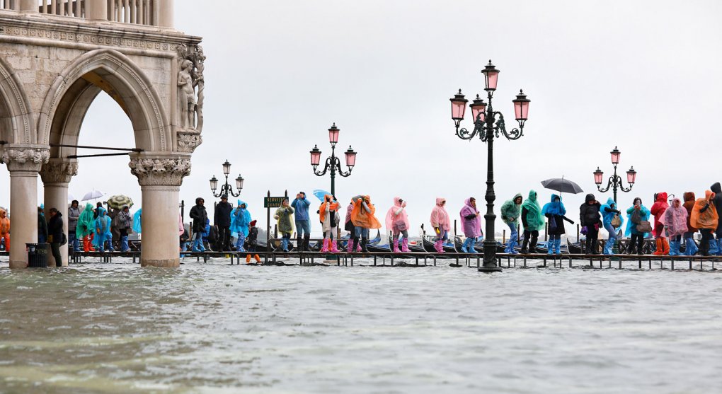 Moře by mohlo udržet Benátky nad vodou