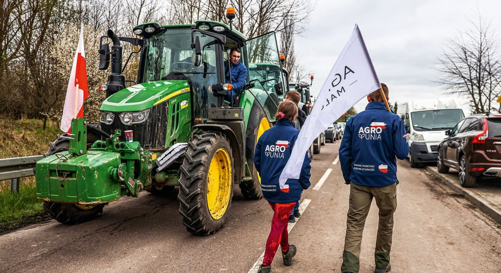 Spor o ukrajinský dovoz aneb Když vás Polák hodí pod traktor