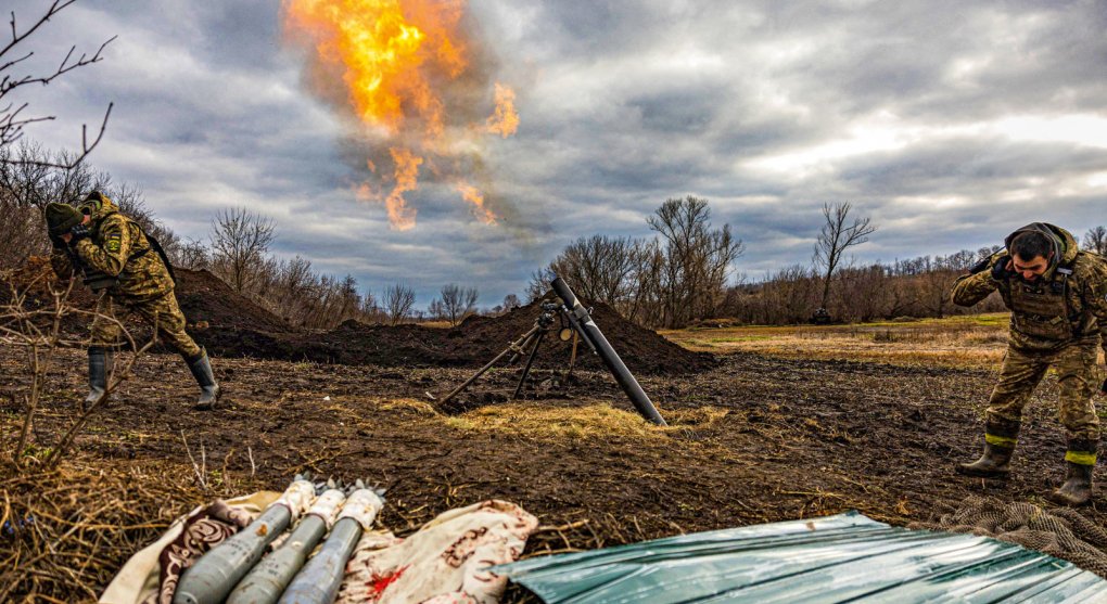Nafta, krev a hnijící maso. Jak to vypadá na nejbrutálnějším ukrajinském bojišti