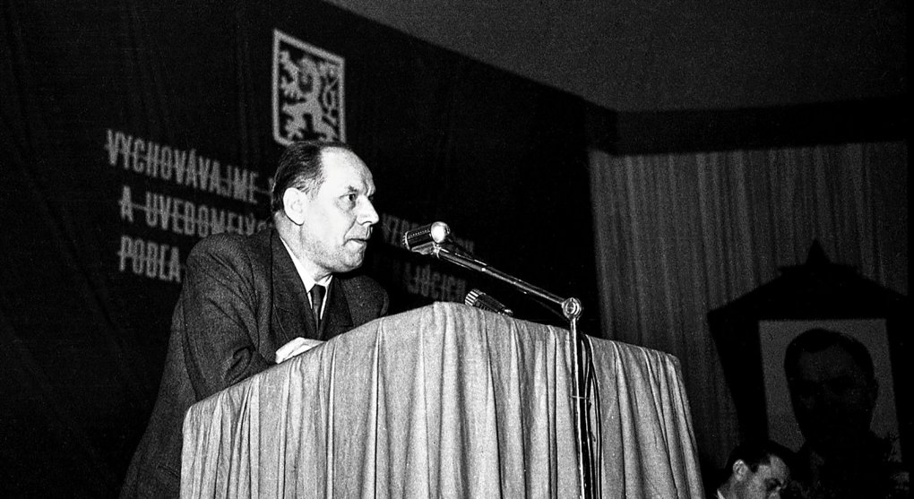 Třicet let bojů za českou socialistickou poesii