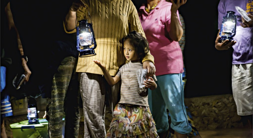 PET lahve jako zdroj světla mění život nejchudších obyvatel světa
