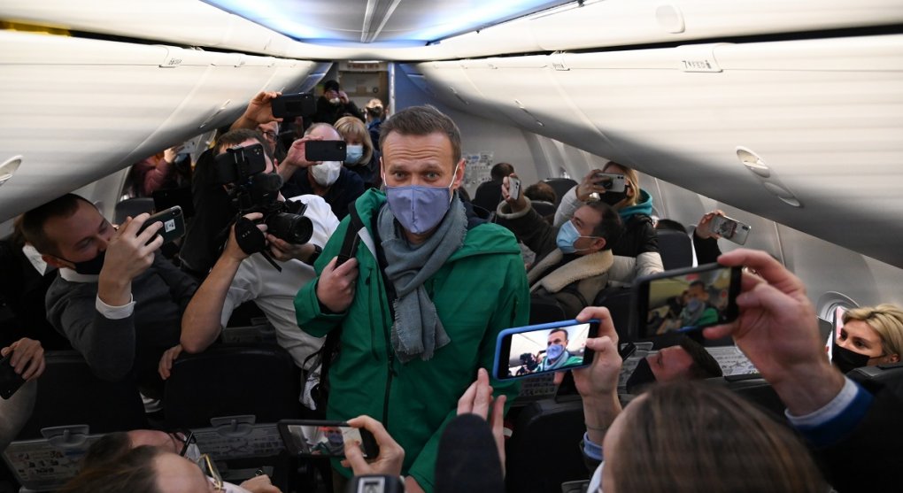 Proč lézt do jámy lvové aneb Co Navalnyj sleduje návratem do Moskvy