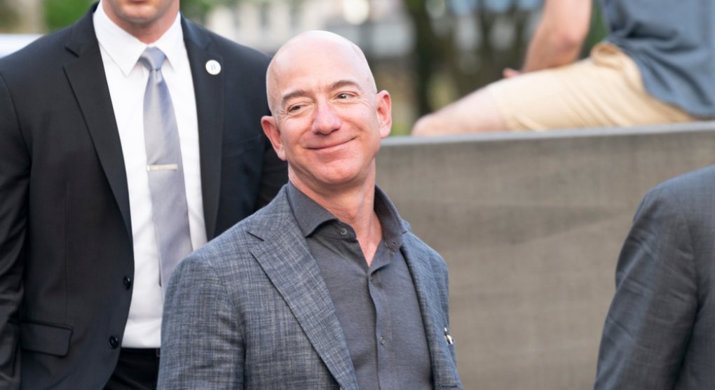 Jeff Bezos vystřídal Elona Muska na pozici nejbohatšího člověka světa