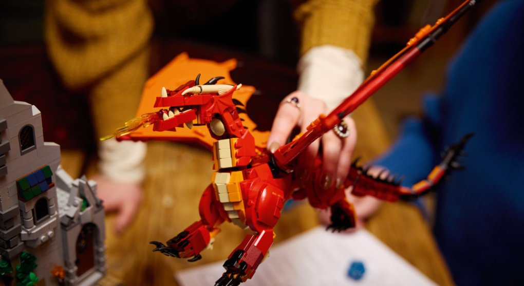 Červený drak a kostlivci. Lego ukázalo svou první sadu ze světa Dungeons & Dragons
