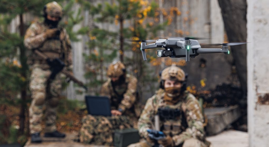 Odzkoušeno válkou. Levné drony drtí na Ukrajině drahou vojenskou techniku