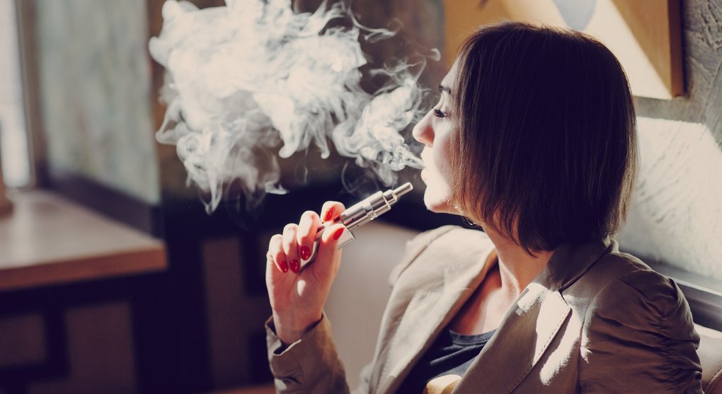 Studie: Česko by mělo zvýšit daně na zahřívaný tabák a e-cigarety