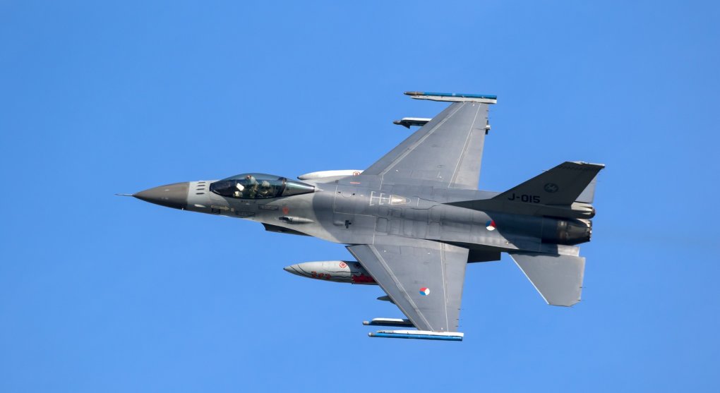 Co znamená dodávka šedesáti F-16 pro Ukrajinu? Větší bezpečnost, blíže do NATO