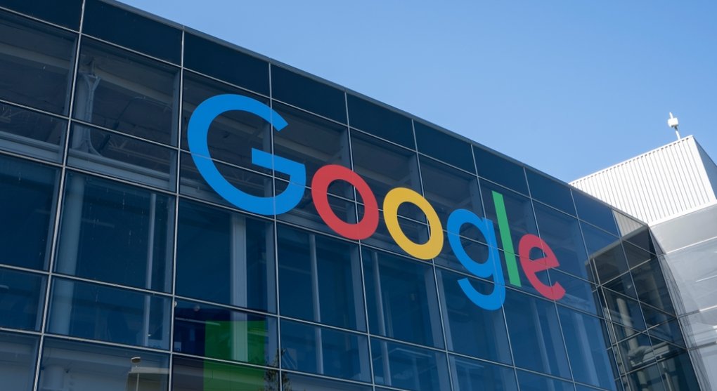 Matka Googlu výrazně zvýšila zisk, poprvé vyplatí dividendu