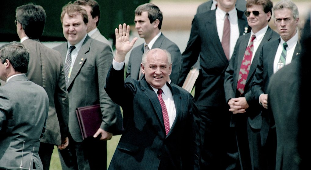 Gorbačov: Nezkušený řidič v autobusu ze skládky