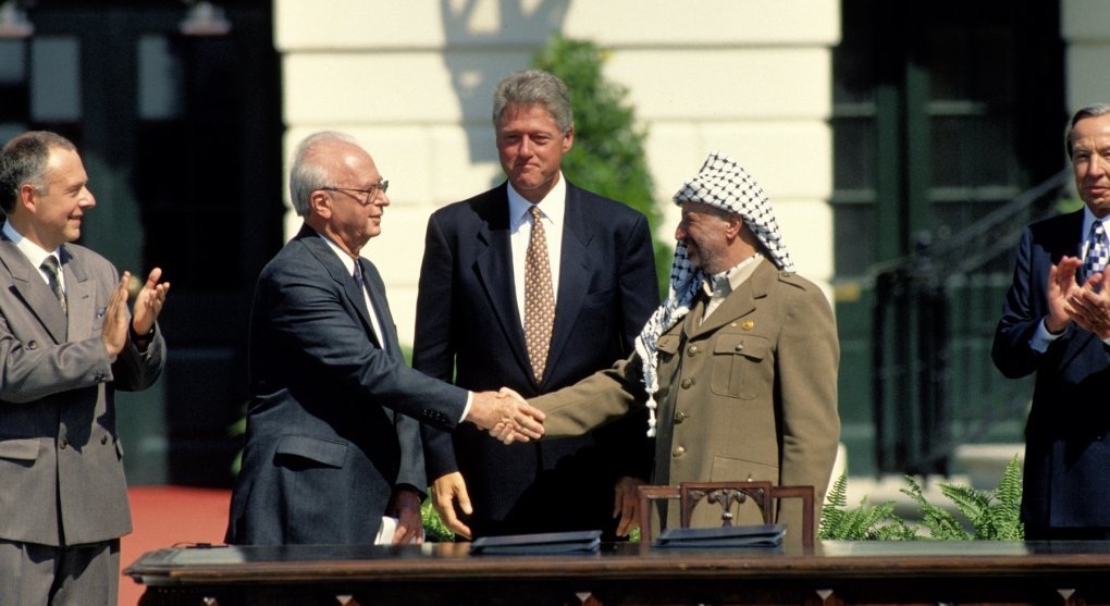 Proč je třicet let od smlouvy mezi Izraelem a Palestinci mír ve Svaté zemi stále nedosažitelně daleko