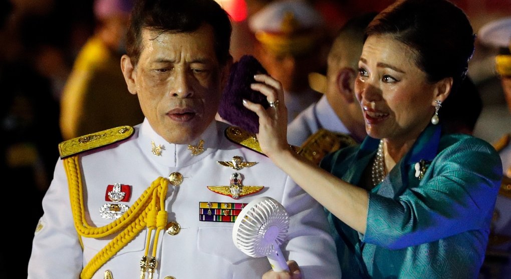 Jak se zbavit krále. Němci řeší vyhoštění thajského monarchy