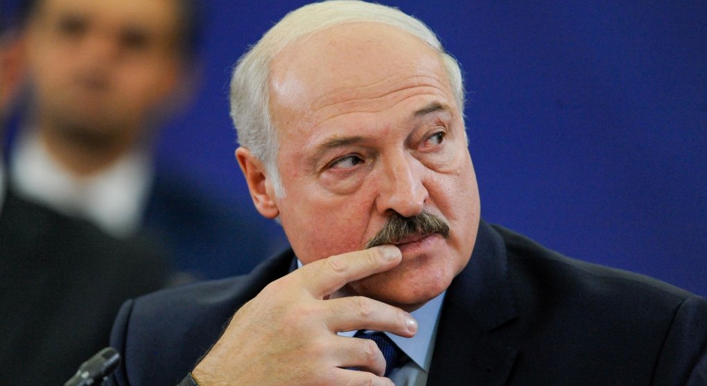 Lukašenko zastropoval ceny balalajek, „garmošek“ a cimbálů