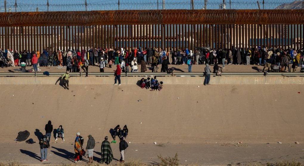 „Chyť a pusť.“ Počet nelegálních migrantů na americké hranici láme rekordy