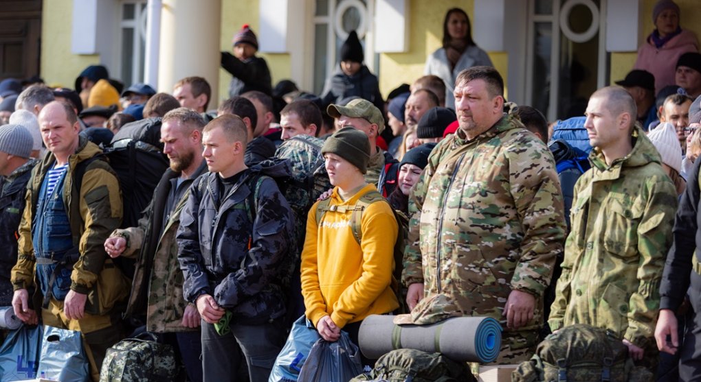 Rusko přišlo podle Ukrajiny už o 450 tisíc vojáků. Lidí má ale dost na další roky bojů