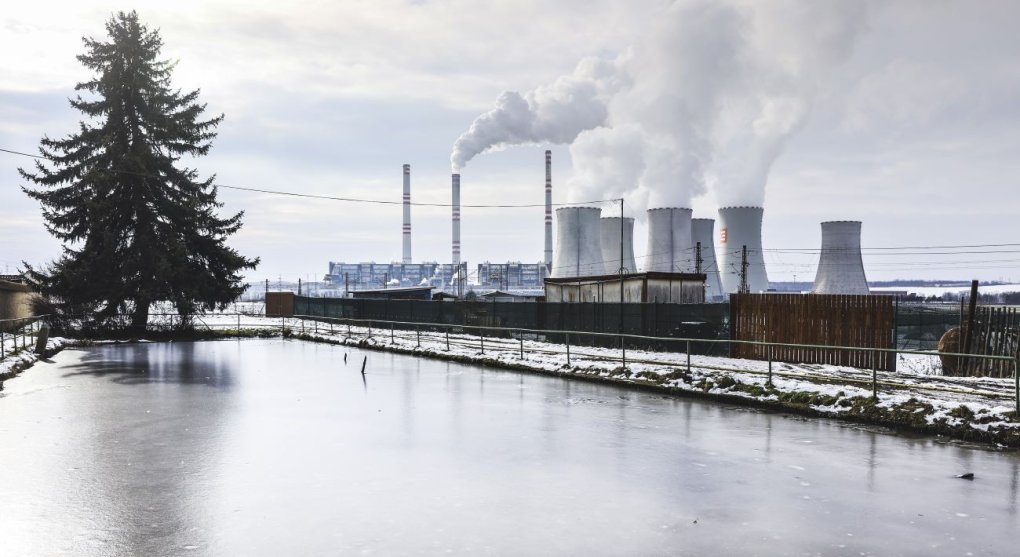 Komentář: Proč se v Česku uhelné elektrárny zavírají, zatímco Čína vesele staví nové