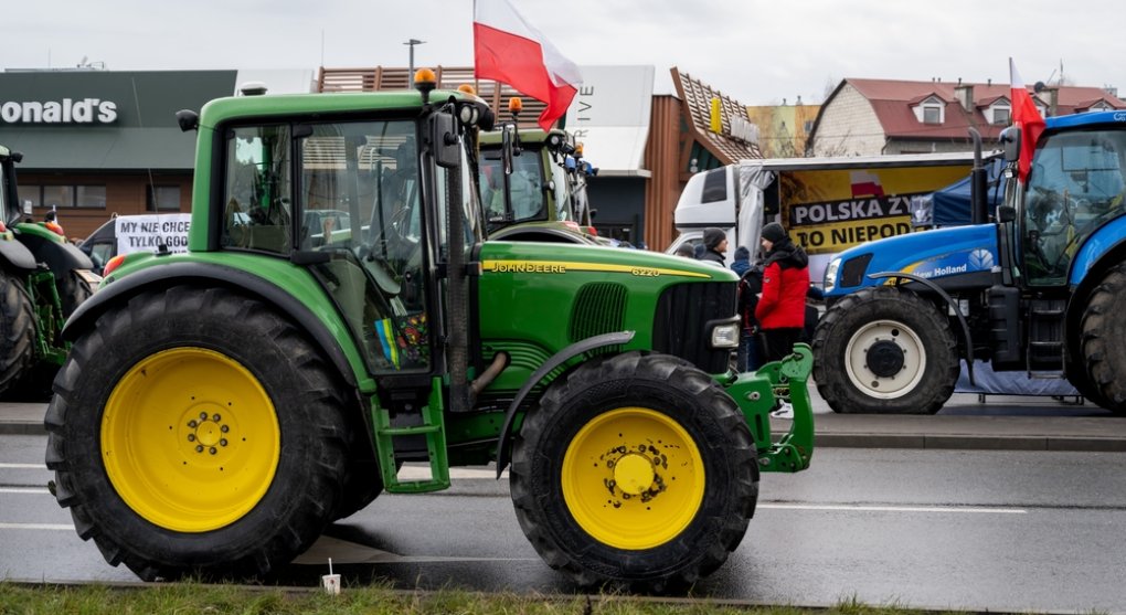 Poláci tvrdě proti Ukrajincům. Embargo na dovoz obilí platí, nově nemá ani projet Polskem