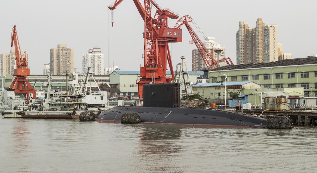 Jak obejít zbrojní embargo: německé motory v čínských torpédoborcích a ponorkách