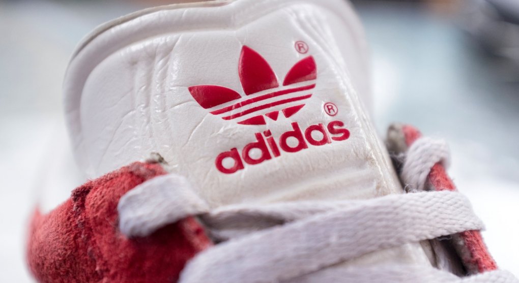Adidas zažívá drsný propad. A bude hůř