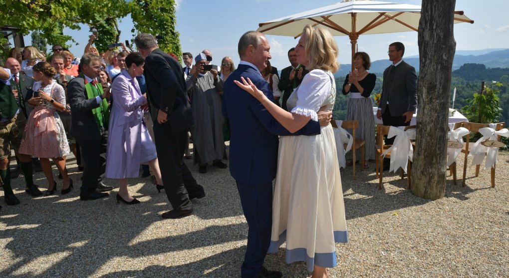 Tančila s Putinem, teď si pronajala dům na ruském venkově a obdivuje drůbež