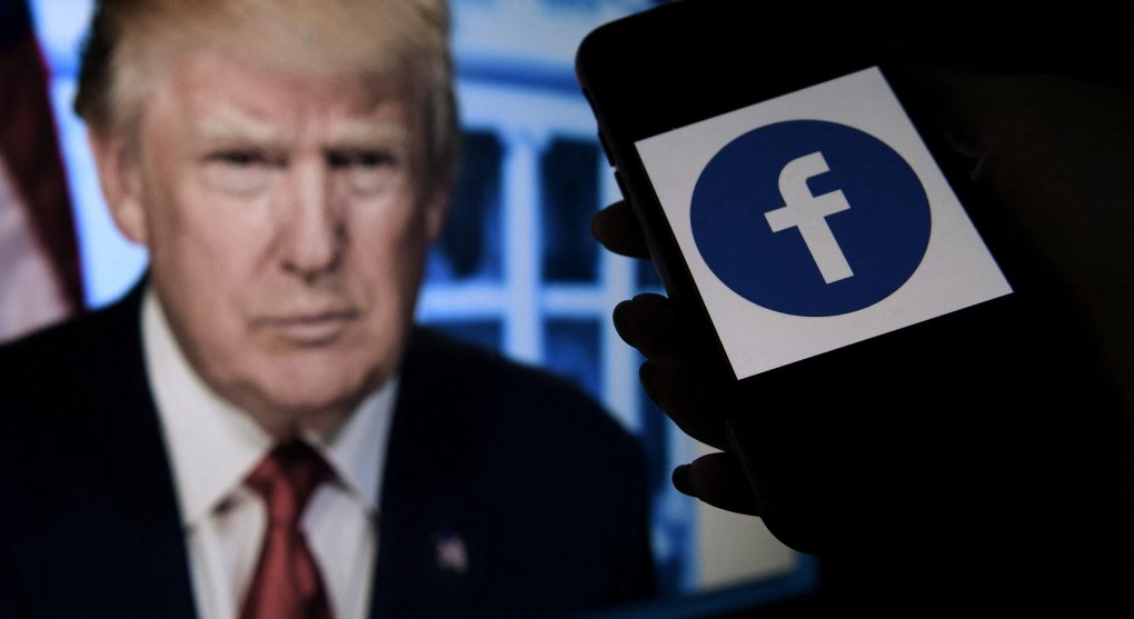 Facebook bude dál blokovat Trumpa. A republikáni se zlobí