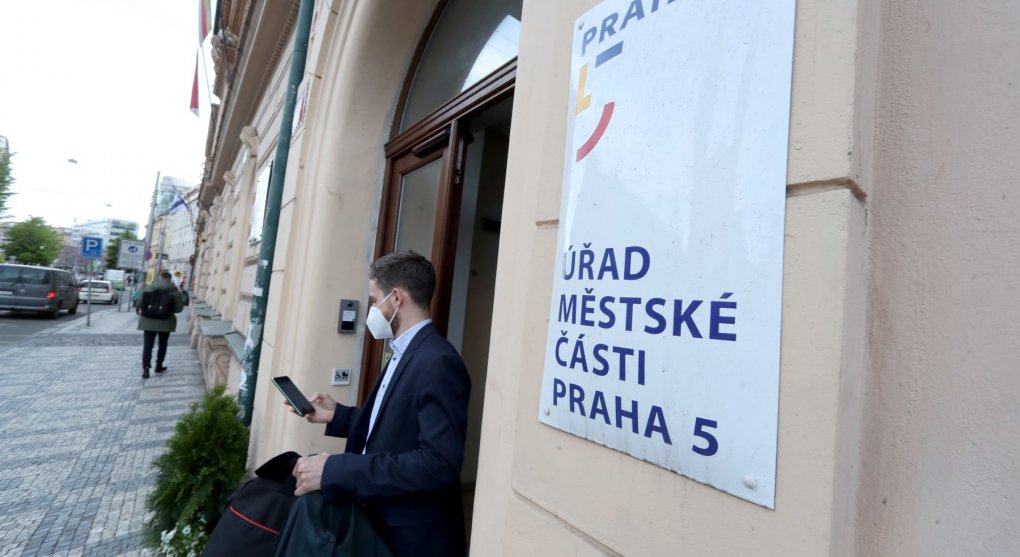 Hackeři paralyzovali radnici Prahy 5. Funguje jen základní agenda