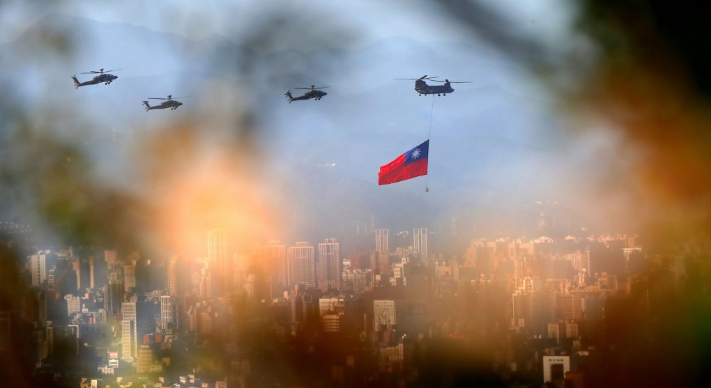 Čína stupňuje vojenský tlak na Tchaj-wan
