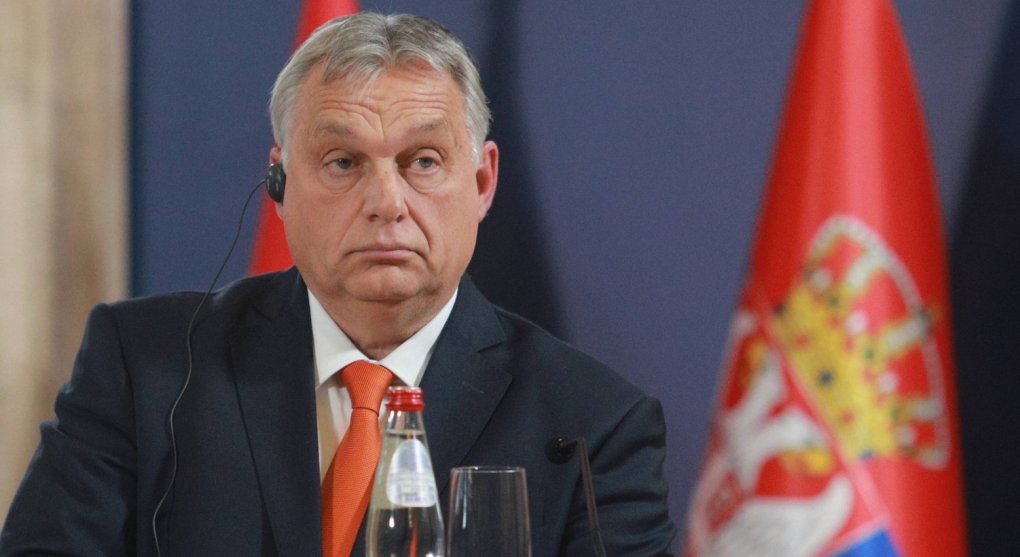 Sny malých. Orbán provokoval šálou s Velkým Maďarskem