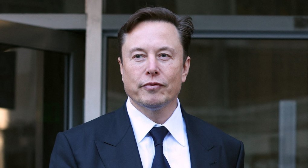Jak bojovník za svobodu slova Elon Musk a jeho Twitter dusí politicky nepohodlné hlasy