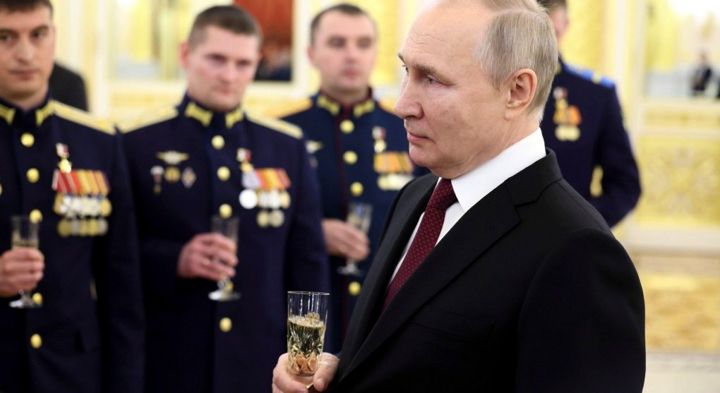 Opilý Putin přiživil spekulace. Ztrácí kontrolu a víru ve vítězství?