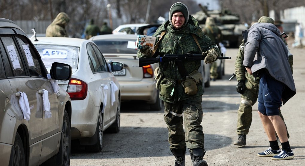 Demoralizovaní ruští vojáci rabují ve městech i na vesnicích