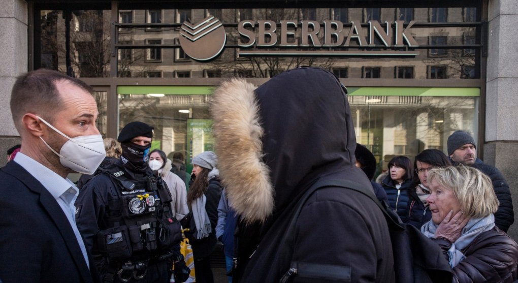 Klienti Sberbank zachraňují vklady. Velký fond IFIS si vyjednal výjimku