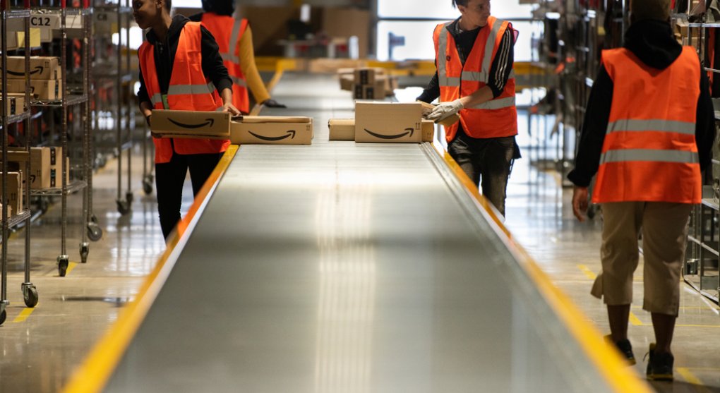 Amazon dostal ve Francii obří pokutu za šmírování pracovníků