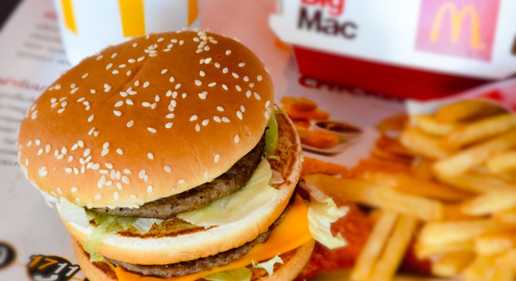 Big Mac index: Česká koruna je k dolaru podhodnocená o 19 procent