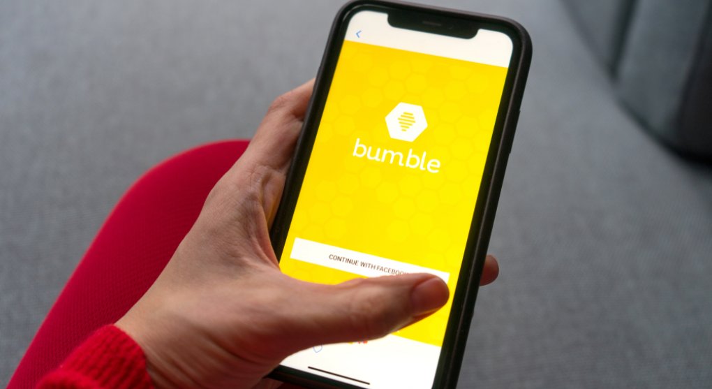 Seznamovací aplikaci Bumble bude před falešnými profily chránit umělá inteligence