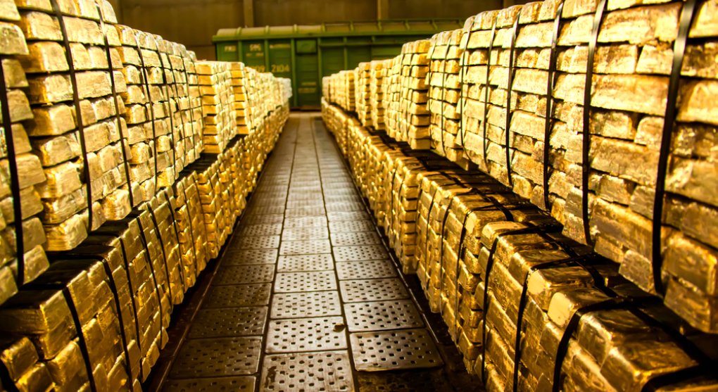 Zlato je nejdražší v historii. Poptávku táhnou očekávané snižování úroků v USA a válka na Blízkém východě
