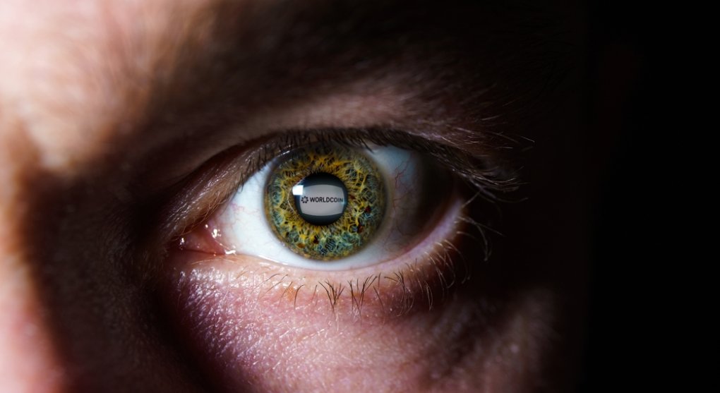 Worldcoin v potížích: Španělsko zakázalo Samu Altmanovi skenovat lidské oči