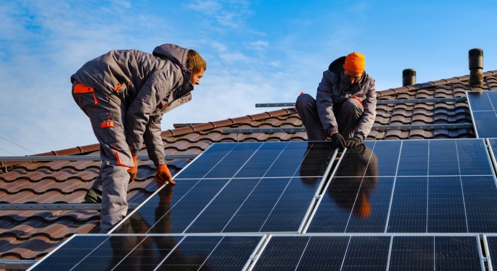 Češi mají rekordní zájem o solární elektrárny. Jen ČEZ jich připojil přes 21 tisíc