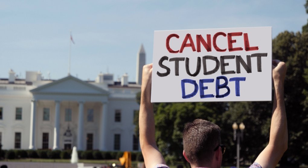 Smažte nám dluhy. Američtí studenti odmítají splácet půjčky