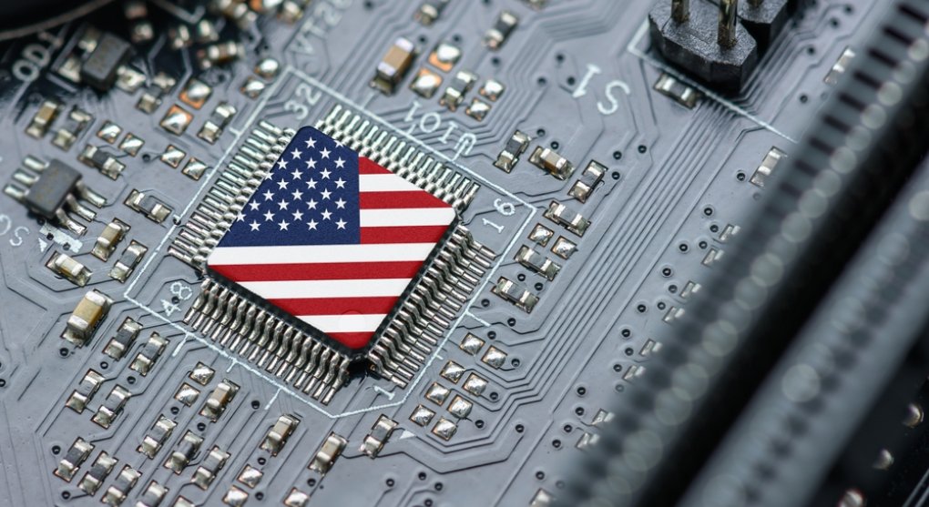 Technologický závod s Čínou: USA podpoří výrobce čipů miliardovými dotacemi