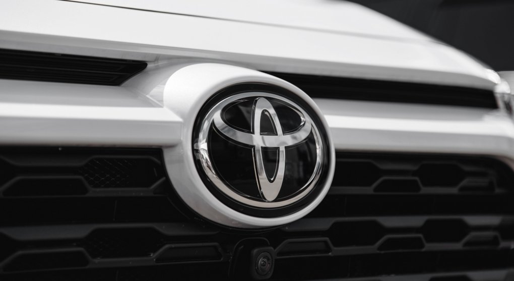 Šéf Toyoty: Elektromobily nikdy neovládnou trh, nenuťme lidi je kupovat
