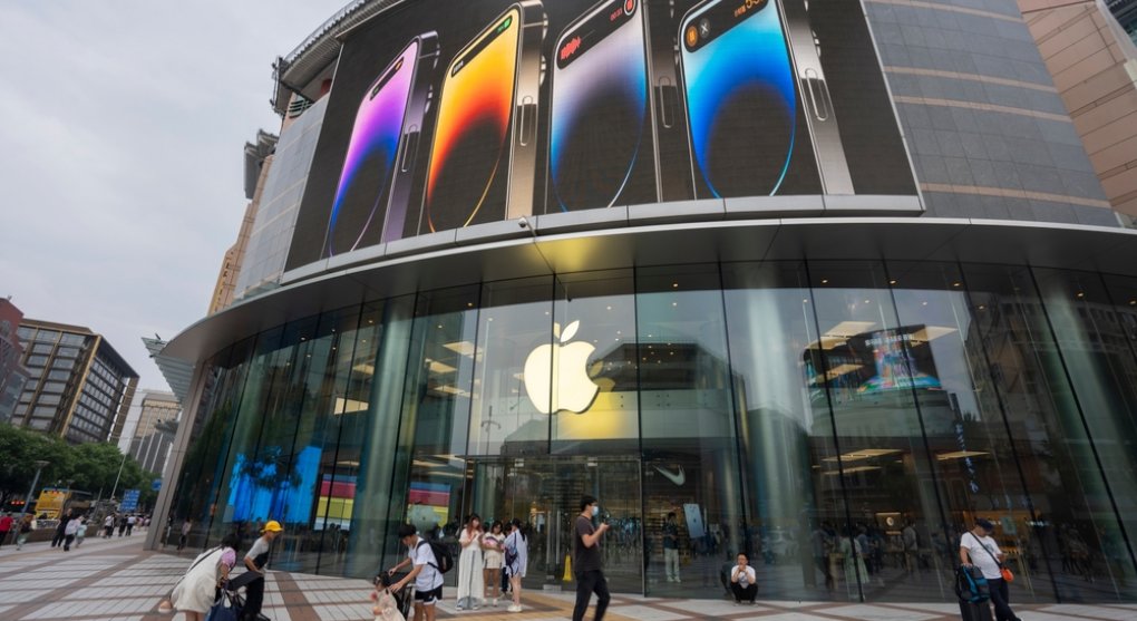 Apple má strach z konkurence, v Číně zlevňuje iPhony i další produkty