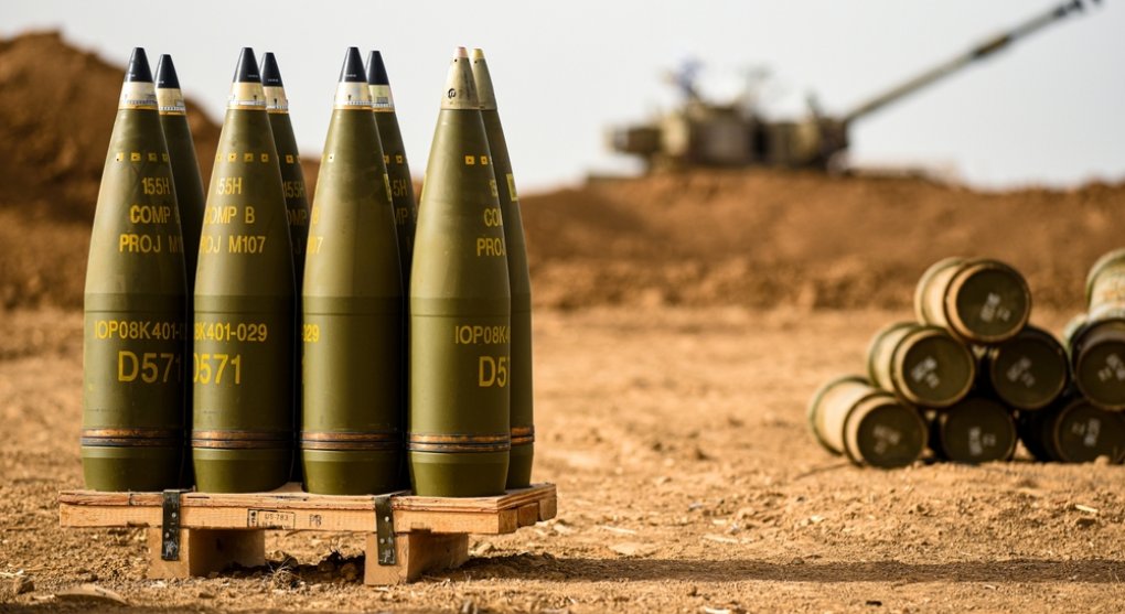 Ukrajinské armádě chybí munice. I kvůli nekompatibilitě dělostřeleckých zbraní