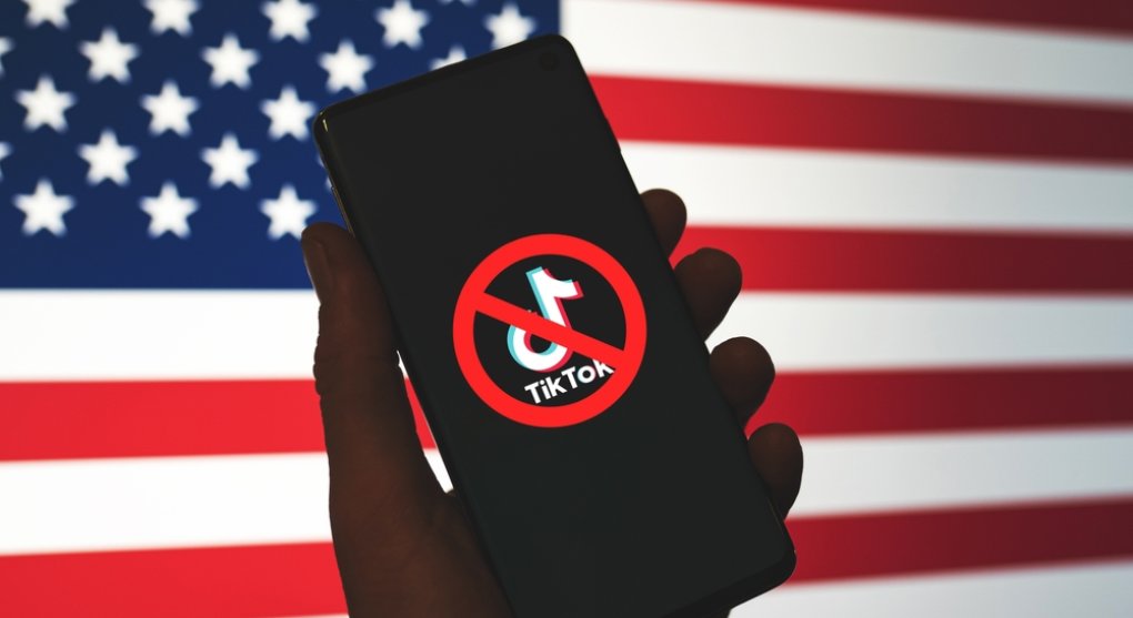 Americká sněmovna schválila návrh, který by mohl vést k zákazu TikToku v USA