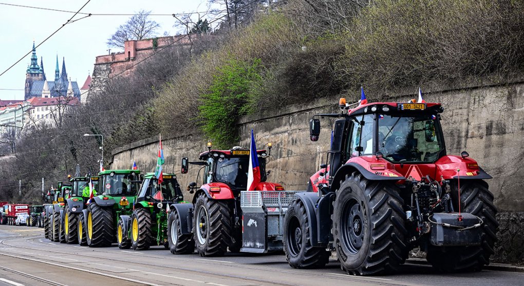 Na silnice dnes při zemědělských protestech vyjede asi 1600 traktorů a jiných strojů